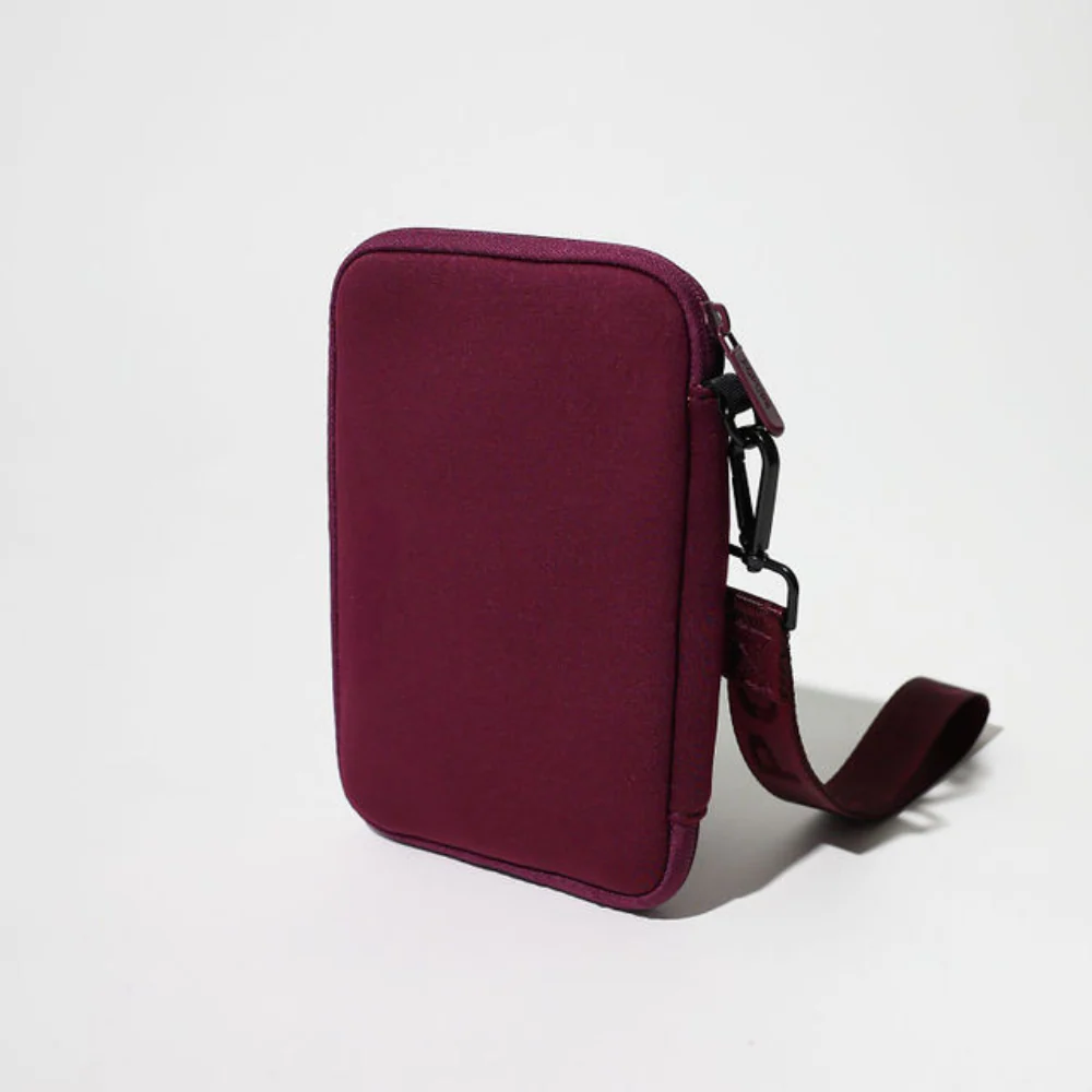 BERRY TRAVEL SET: EVERYDAY TOTE + LAPTOP SLEEVE + PASSPORT WALLET - Image 4