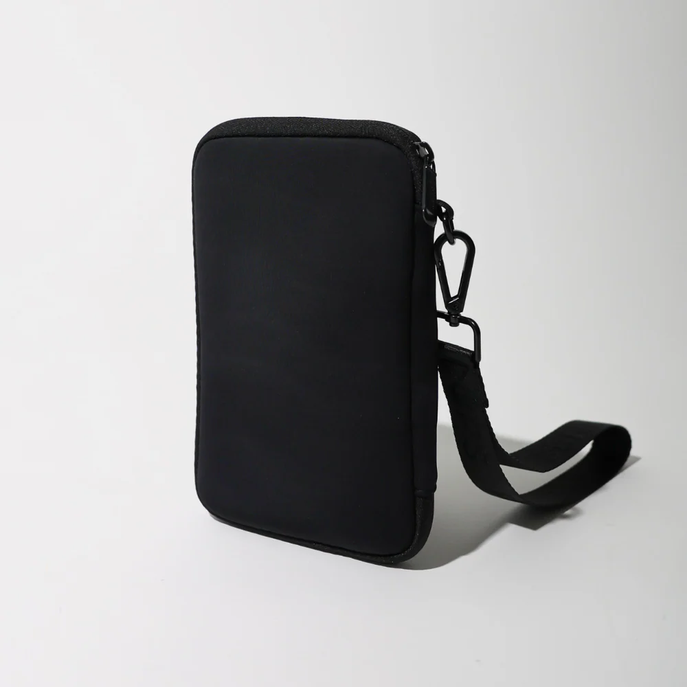 BLACK TRAVEL SET: EVERYDAY TOTE + LAPTOP SLEEVE + PASSPORT WALLET - Image 4