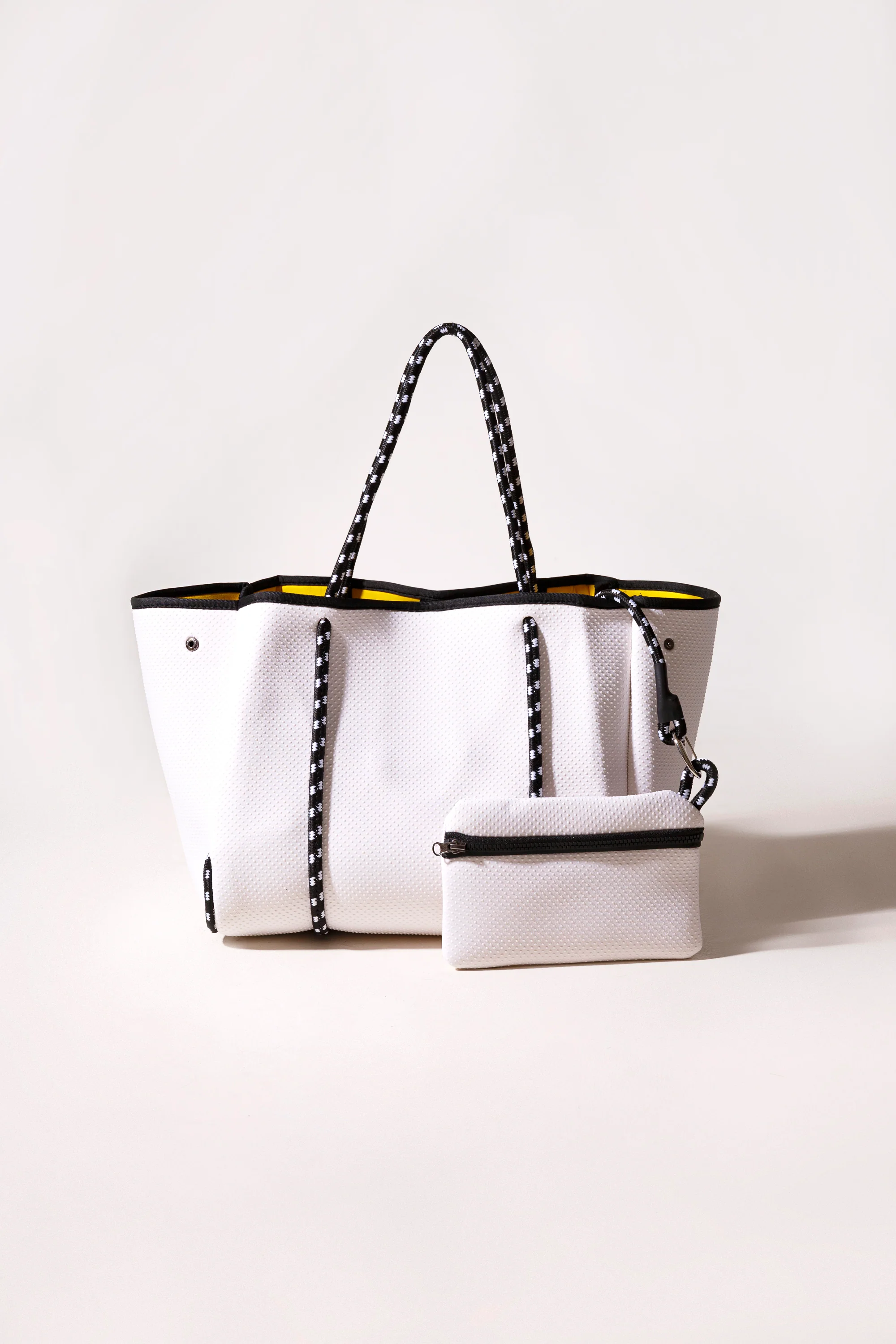 DETACHABLE POUCH WHITE DOTTED - Image 2