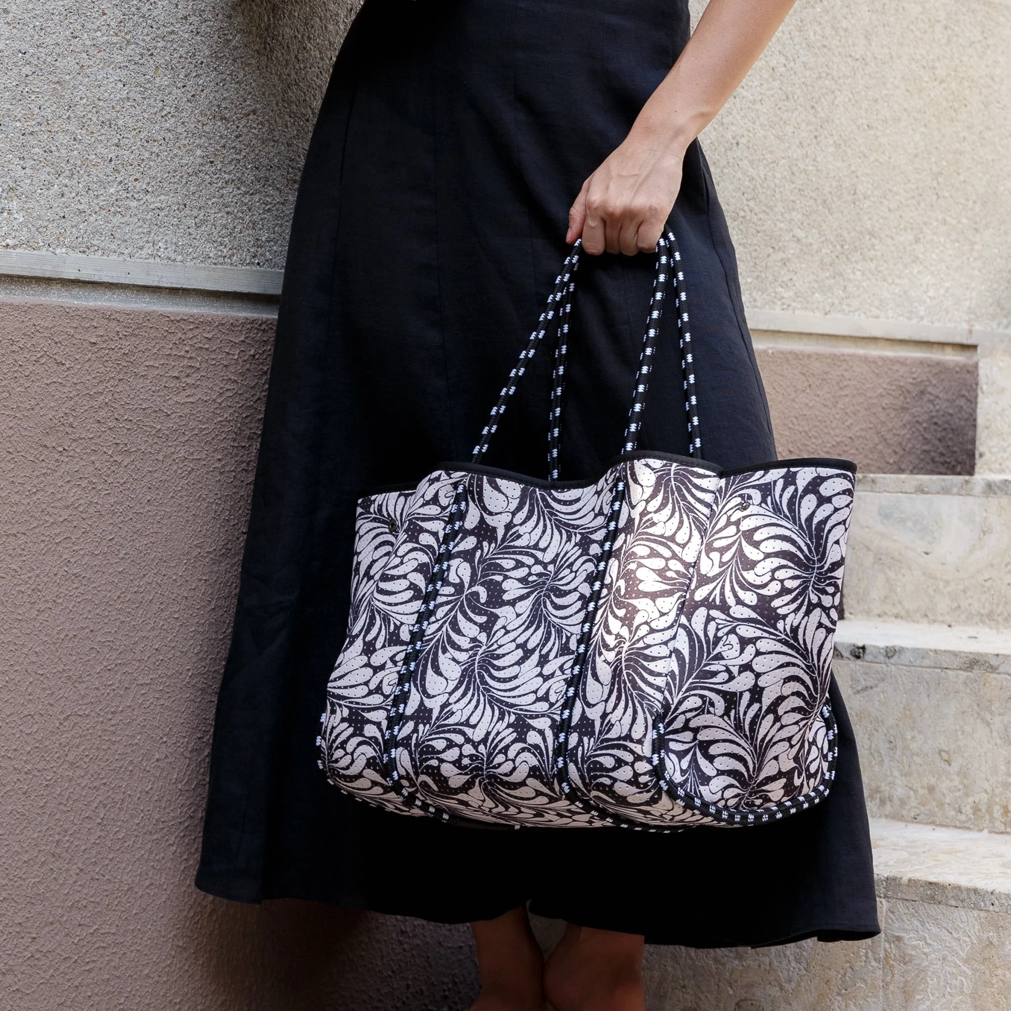 EVERYDAY TOTE PALM DREAMS BLACK - Image 8