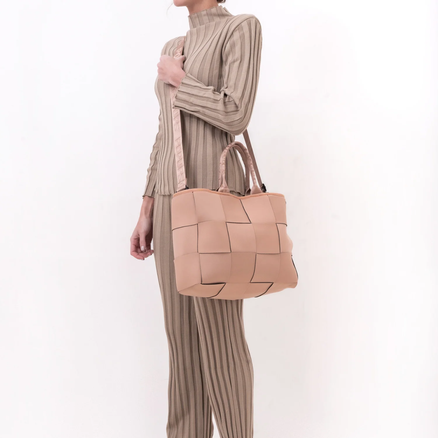 ICON TOTE TAN - Image 5