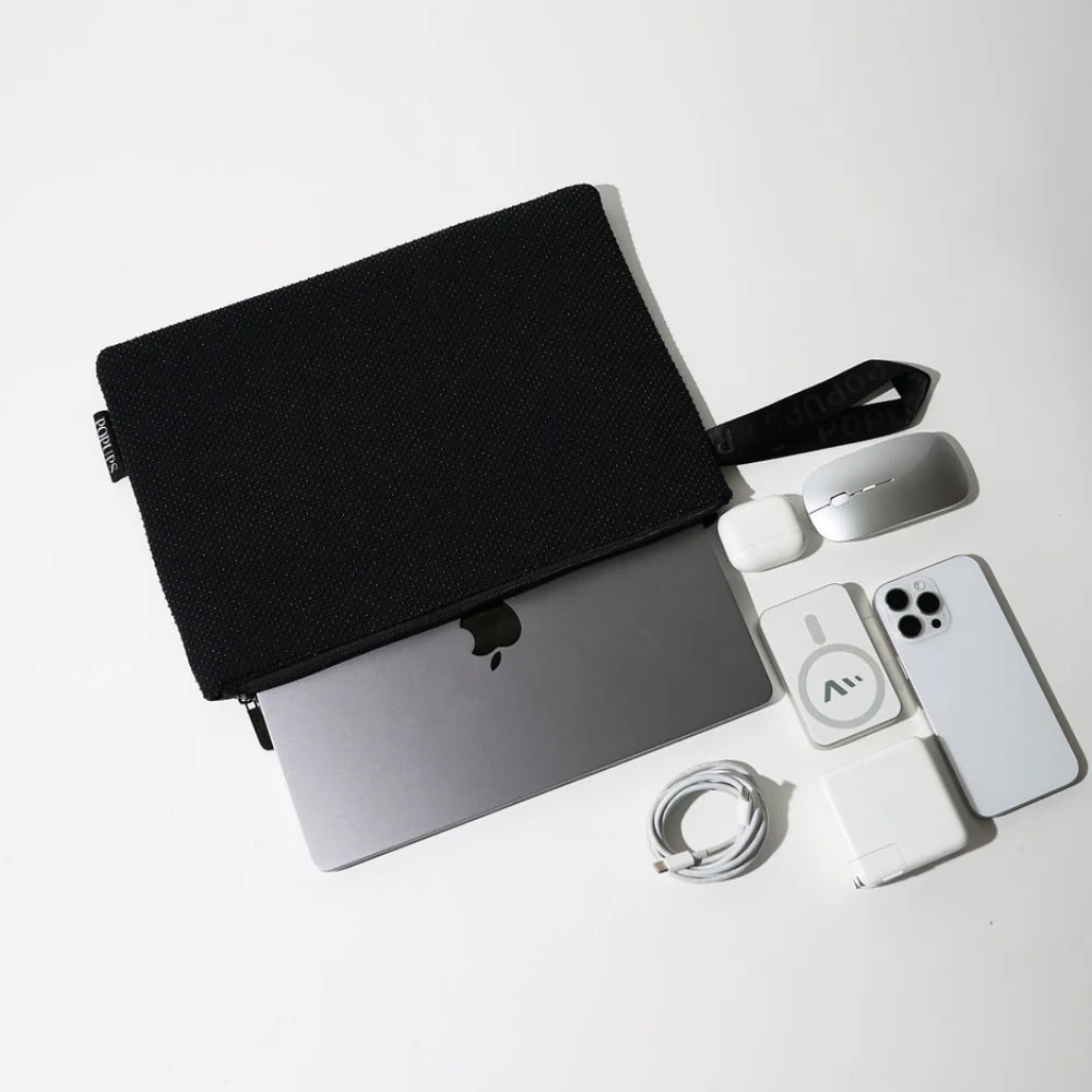 LAPTOP SLEEVE BLACK DOTTED - Image 5