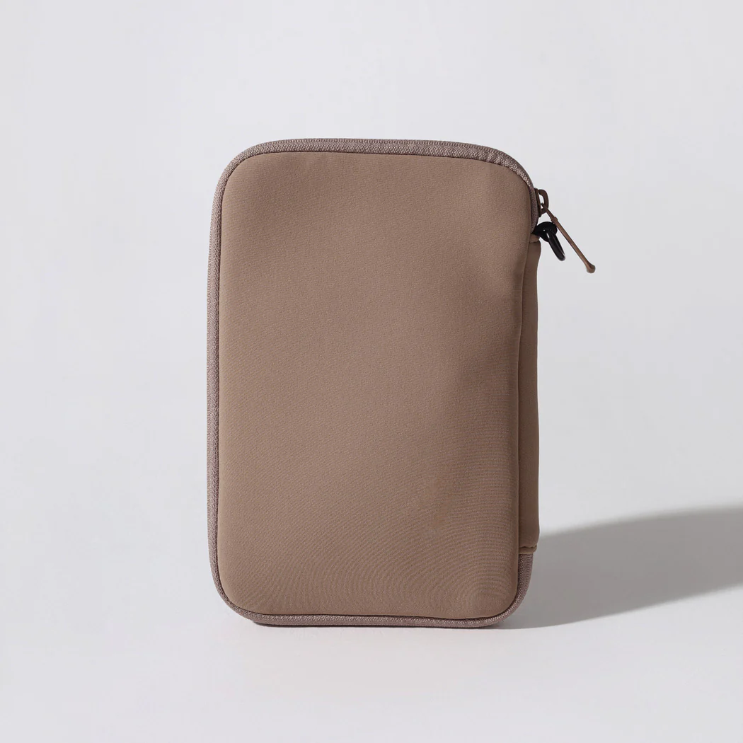 PASSPORT WALLET MOCHA - Image 2