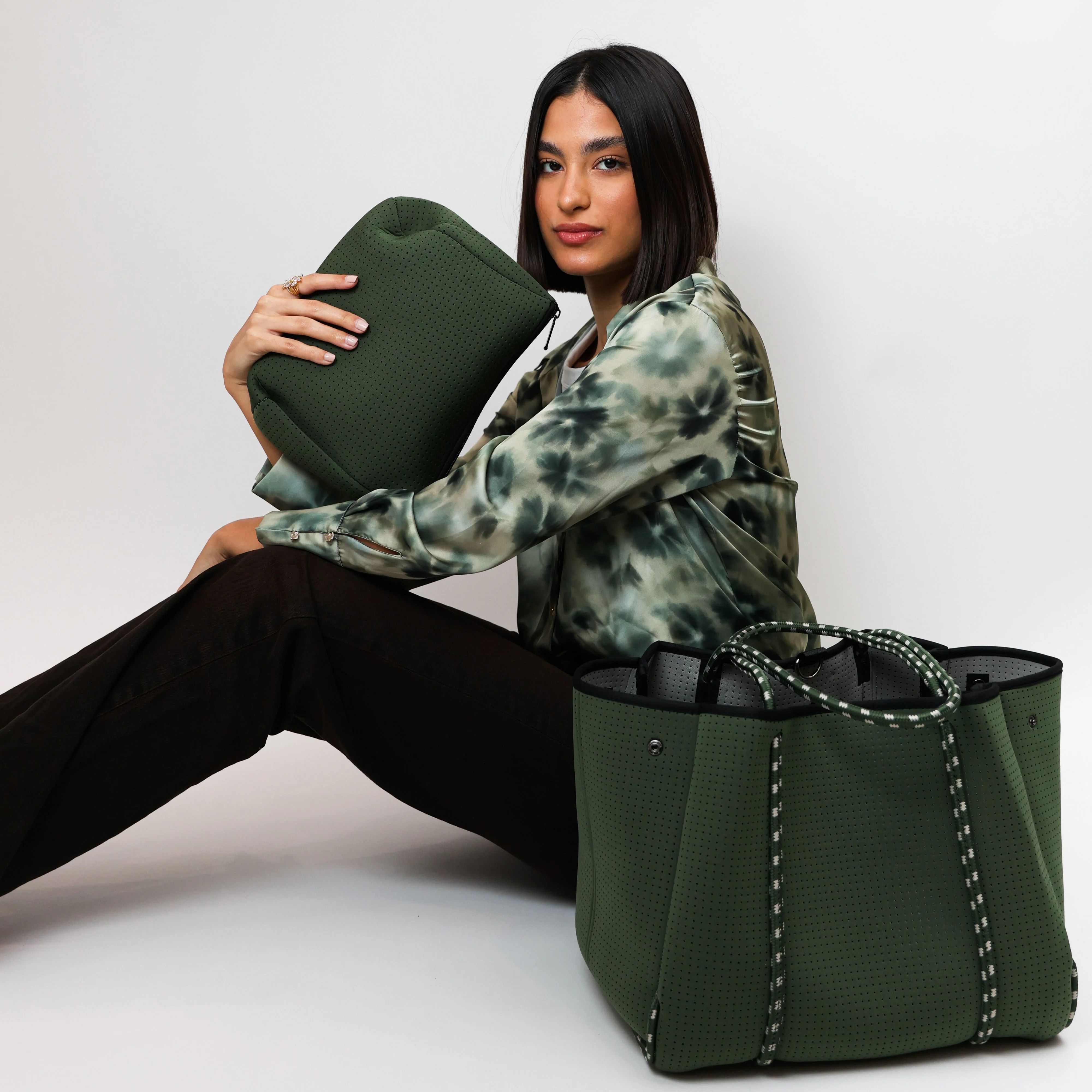 ESSENTIAL POUCH MOSS GREEN - Image 3