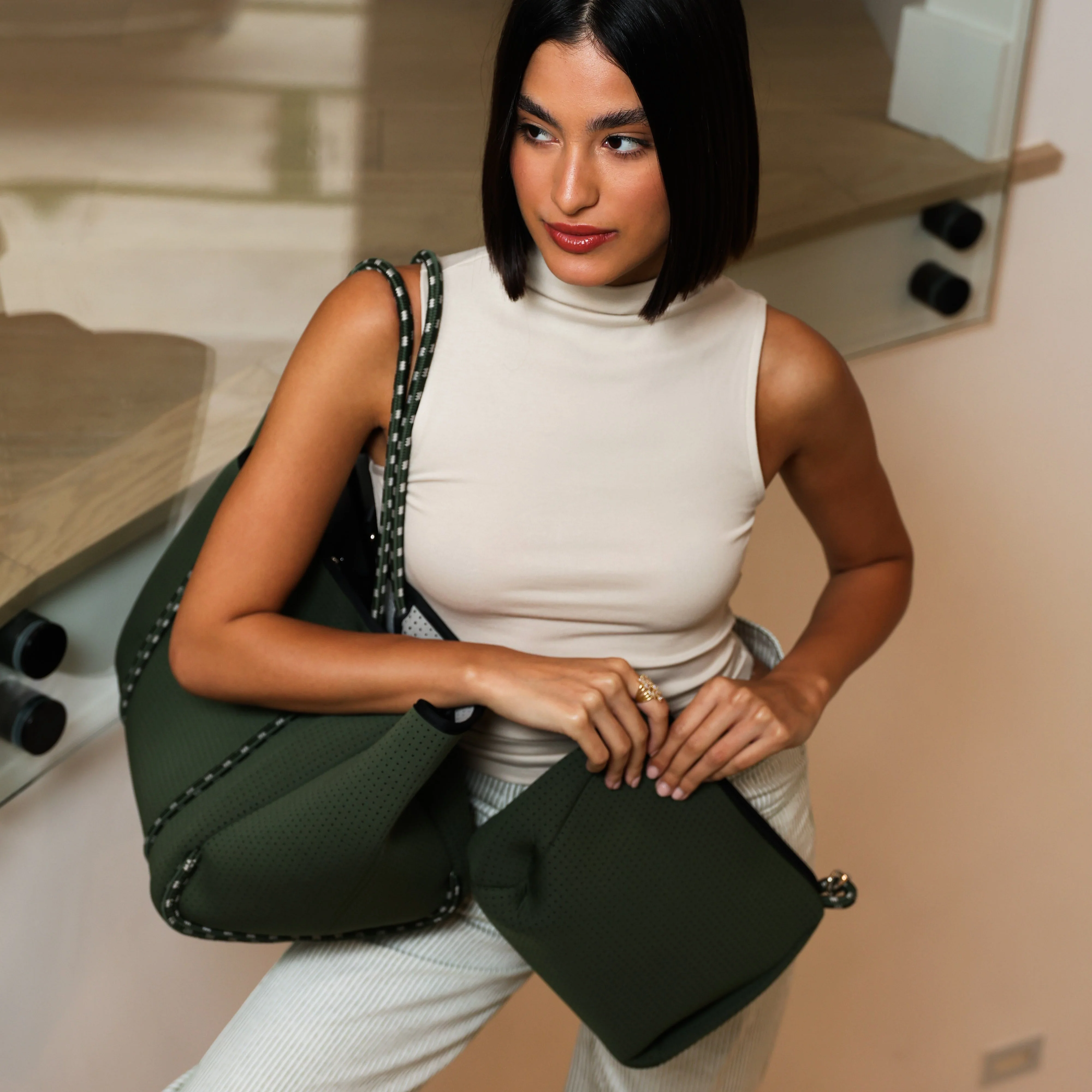 ESSENTIAL POUCH MOSS GREEN - Image 4