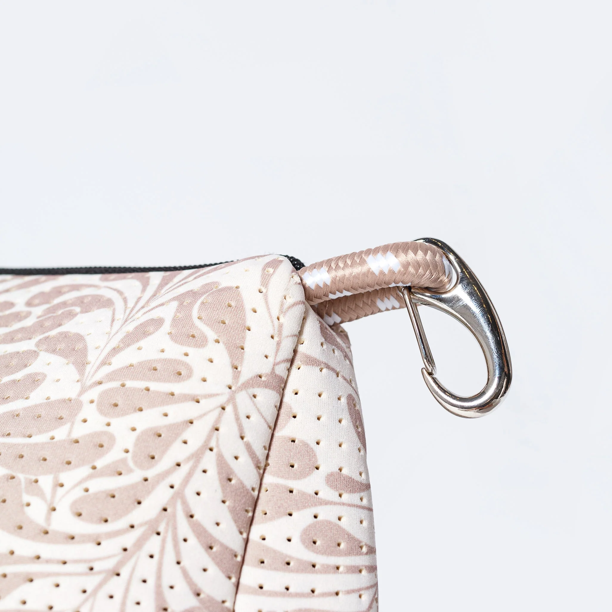 ESSENTIAL POUCH PALM DREAMS BEIGE - Image 3