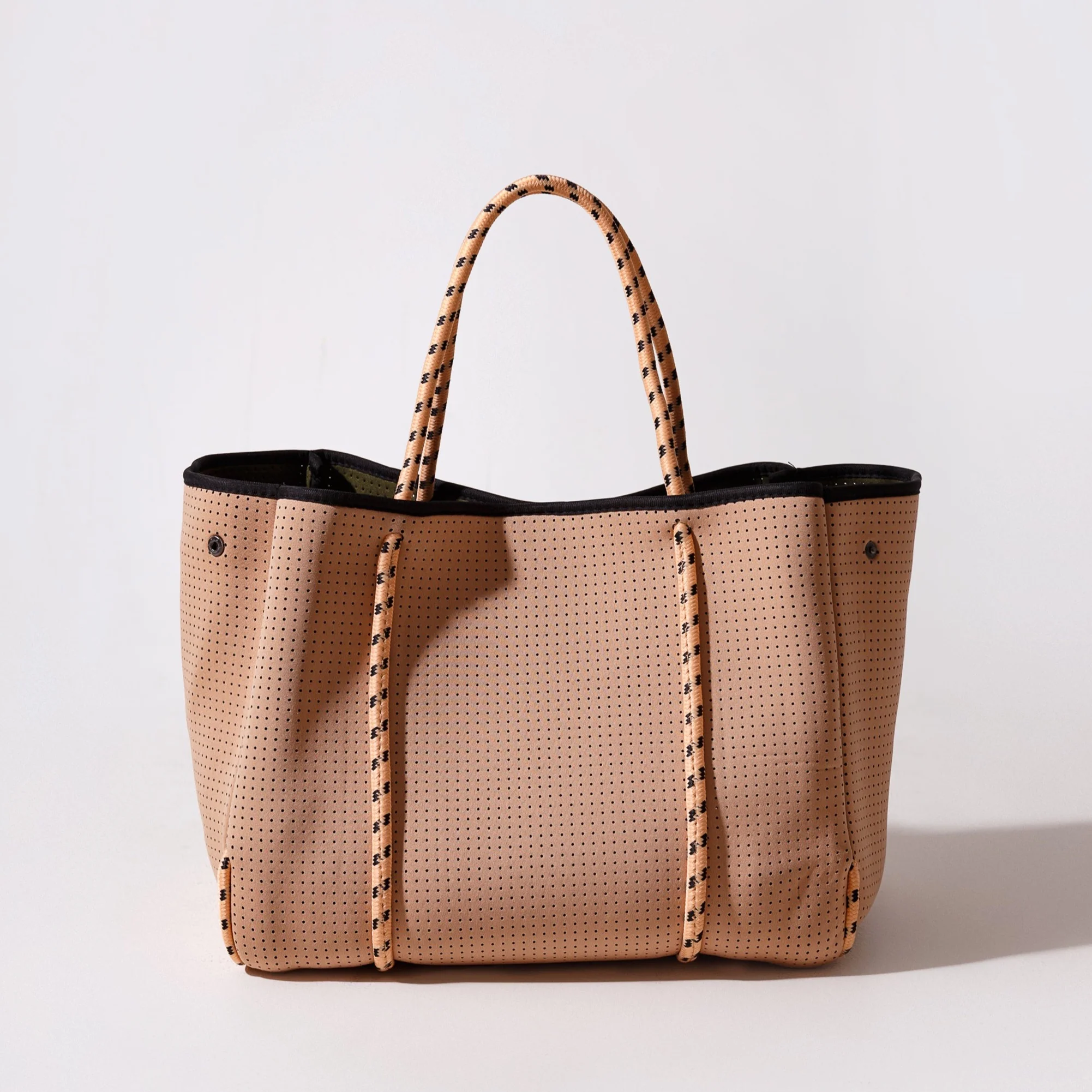 TAN TRAVEL SET: EVERYDAY TOTE + LAPTOP SLEEVE + PASSPORT WALLET - Image 2