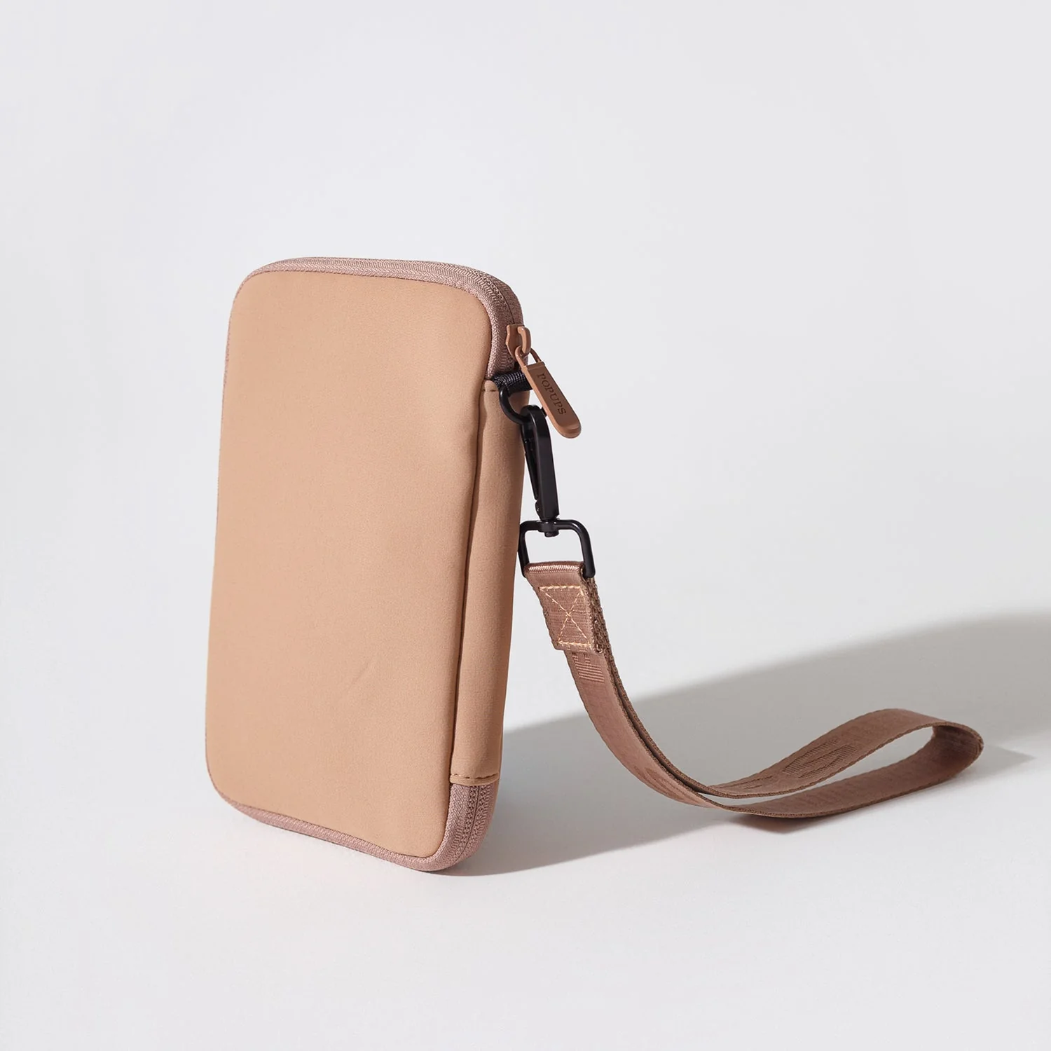 TAN TRAVEL SET: EVERYDAY TOTE + LAPTOP SLEEVE + PASSPORT WALLET - Image 4