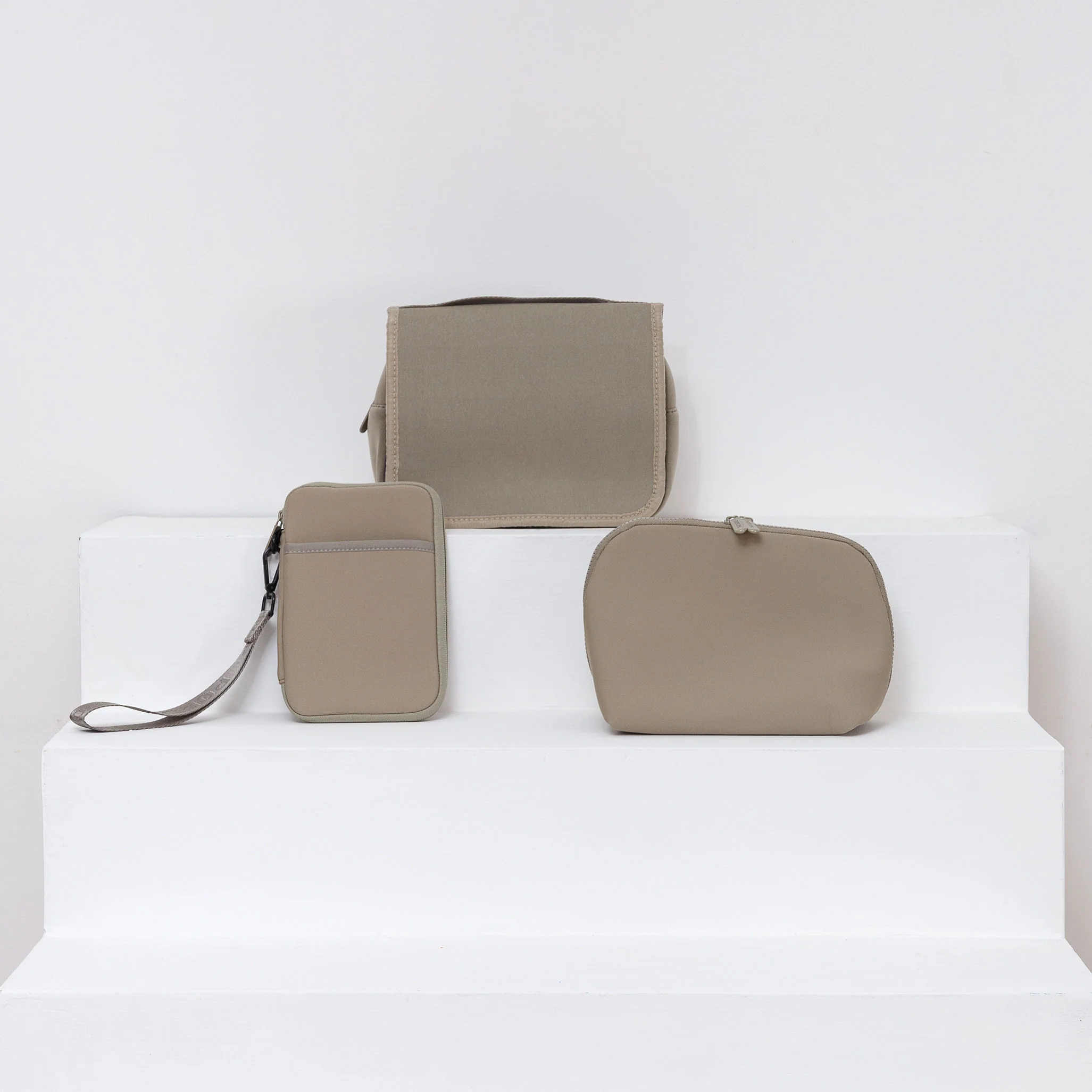 TAUPE ACCESORIES SET: TOILETRY BAG + MAKE UP SET + PASSPORT WALLET