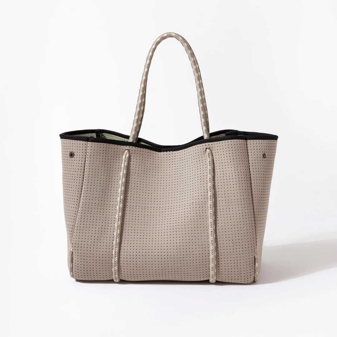 TAUPE TRAVEL SET: EVERYDAY TOTE + LAPTOP SLEEVE + PASSPORT WALLET - Image 2